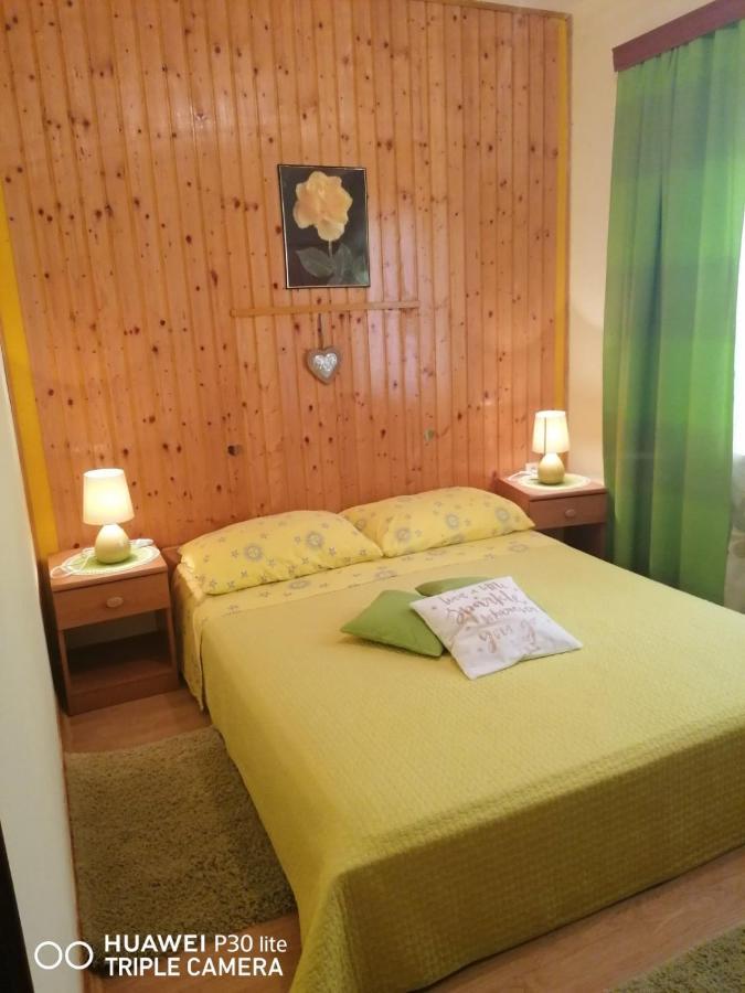 Apartmani Zute Račišće Dış mekan fotoğraf